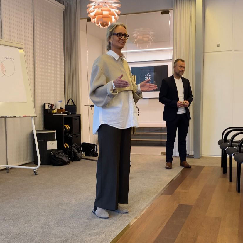 Foredrag med Shining Eyes