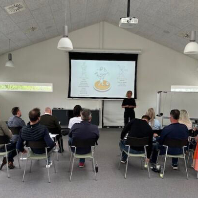 Foredrag med Shining Eyes