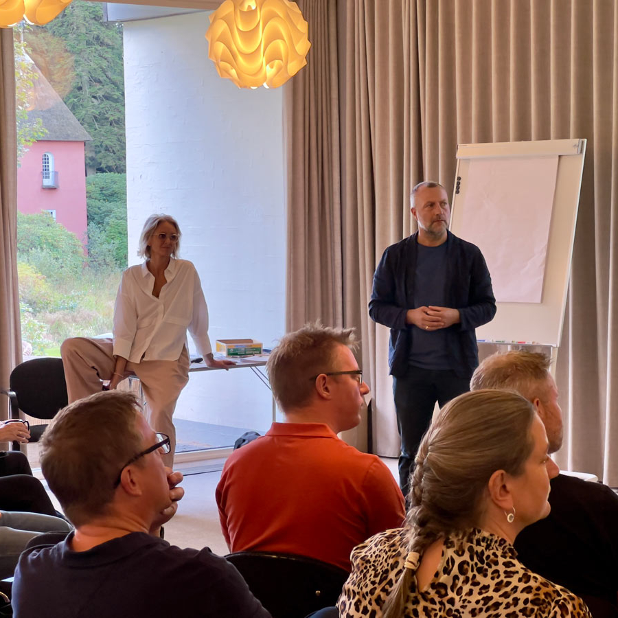 Foredrag med Shining Eyes